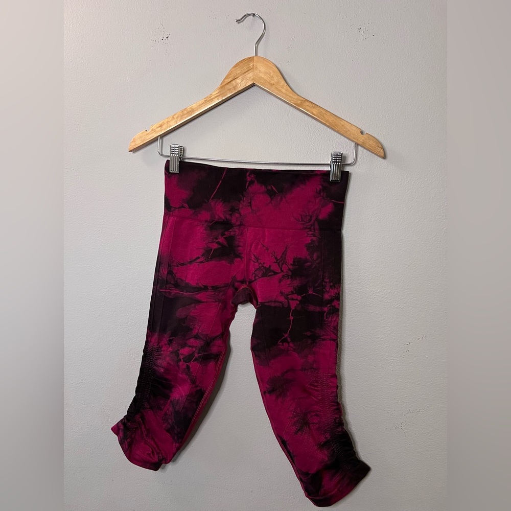 lululemon athletica Black & Magenta Tie-Dye Leggings